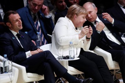 Emmanuelis Macronas, Angela Merkel, Vladimiras Putinas