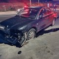 Naktį Vilniuje „Audi“ nuskynė šviesoforą: girtas automobilio ekipažas bandė pabėgti