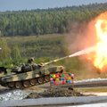 Ukrainos pašonėje Rusija surengė kovines tankų pratybas