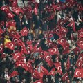 Turkijos futbolo fanai per tylos minutę švilpė ir skandavo „Allahu Akbar“