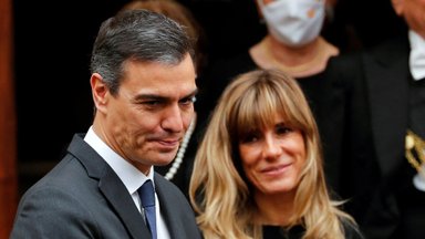 Ispanijos premjeras dėl „precedento neturinčio išpuolio“ prieš žmoną grasina atsistatydinti