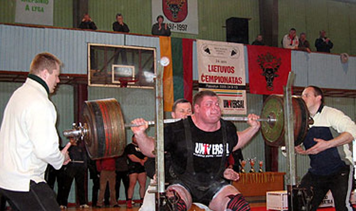 Žydrūnas Savickas Pasvalyje iškėlė 425,5 kg 