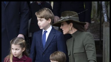 Kalėdų pamaldose Kate Middleton pribloškė apgalvotu įvaizdžiu: akcentas – naujausia princo Williamo kalėdinė dovana