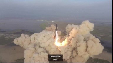 Nuo paleidimo iki sprogimo: keturios „SpaceX“ raketos „Starship“ gyvavimo minutės, pabaigoje palydėtos plojimais