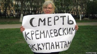Ирина Калмыкова на одном из своих пикетов 
