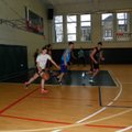 Graži tradicija krepšinio aikštelėje: Kauno kolegijos studentai varžėsi su gimnazistais