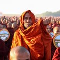 30 tūkst. vienuolių Mianmare rinko išmaldą