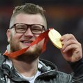 Girtas lenkų lengvaatletis už taksi Pekine atsiskaitė savo pasaulio čempiono medaliu