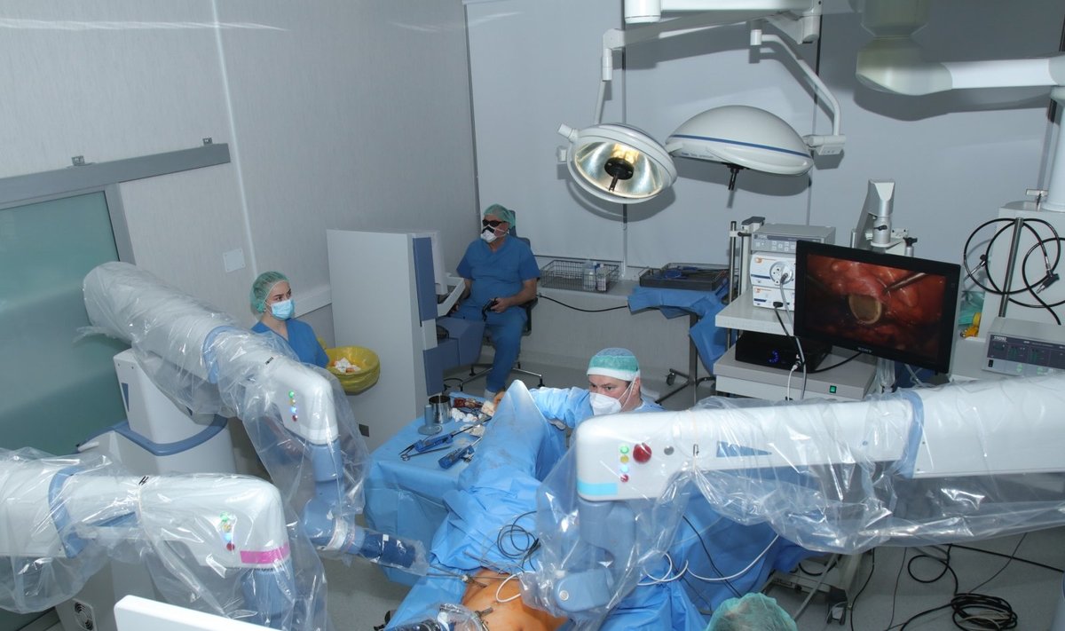 Beveik per ketverius metus jau atlikta 750 operacijų – pagal šiuos skaičius KUL yra aktyviausias robotinės chirurgijos centras Europoje. 