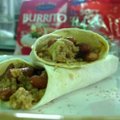 Meksikietiški patiekalai: burritos su kiauliena ir pupelėmis