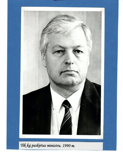 L. Ašmantas LR Seime 1990 kovo 26 d. tik ką patvirtintas energetikos ministru