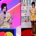 Per moterų dominuojamą „Brit Awards“ ceremoniją už „Metų albumą“ pagerbta Dua Lipa