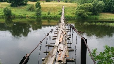 Netoli Vilniaus – ekstremalus tiltas per Nerį: juo žengti išdrįstų ne kiekvienas