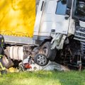 Vilniuje – masinė avarija: automobiliai visiškai suknežinti, vienas žmogus mirė