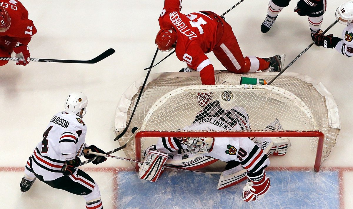 NHL: „Red Wings“ pergalę fanai pažymėjo ant ledo mėtydami aštuonkojus