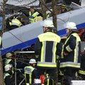 Po traukinių avarijos Vokietijoje – chaosas: yra aukų, šimtai sužeistų