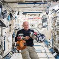 Dž. Viljamsas tapo ilgiausiai kosmose praleidusiu JAV astronautu