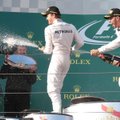 „Red Bull“ nepatenkinta „Mercedes“ dominavimu ir reikalauja įsikišti FIA