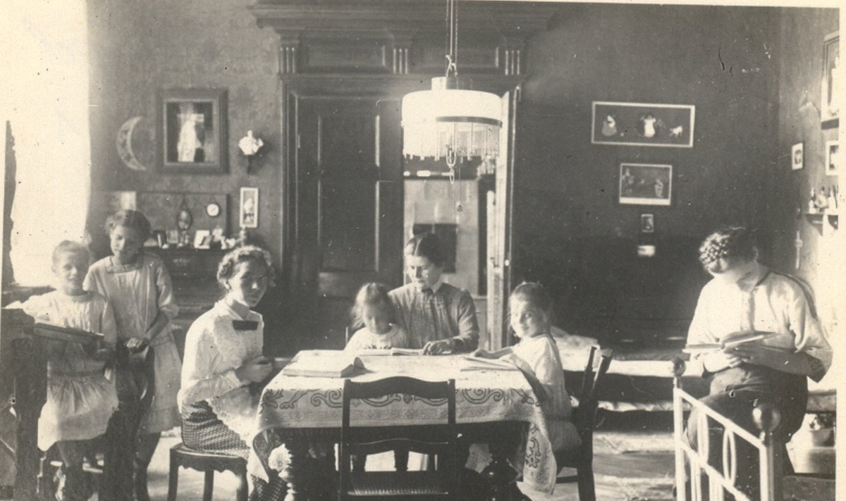 Katharina Cranz - Hirschberger su vaikais, XIX a. pr. (Hirschberger šeimos archyvo nuotr.)