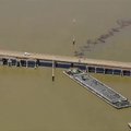 JAV nerimaujama dėl tiltų saugumo: barža rėžėsi Pelikanų salą vedantį tiltą