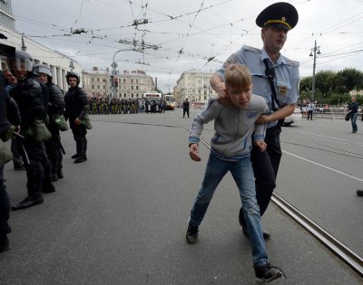 Rusijos policija vaiko protestuotojus