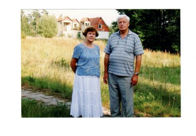 L. Ašmantas su žmona prie Drūkšių ežero apleista ekologinių tyrimų bazė, 2007 m.