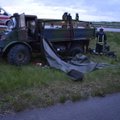 Radviliškio r. kariškių sunkvežimį apvertė girtas vairuotojas, į ligoninę išvežti devyni žmonės