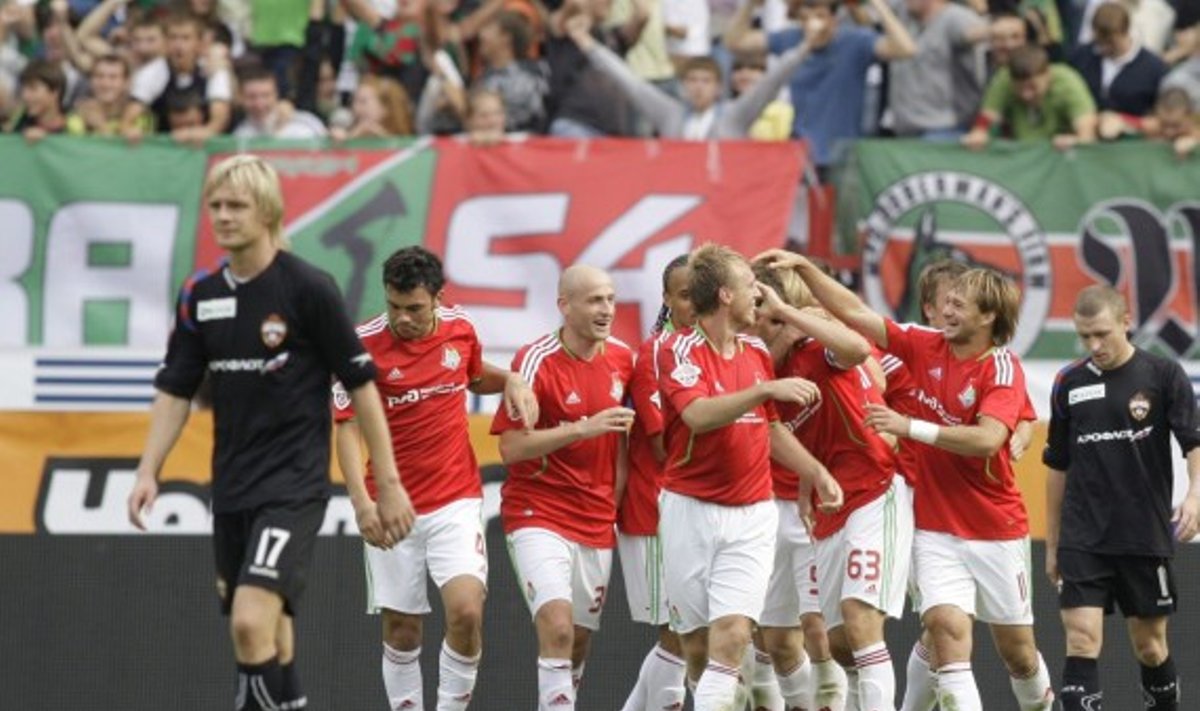 „Lokomotiv“ futbolininkai džiūgauja po įvarčio