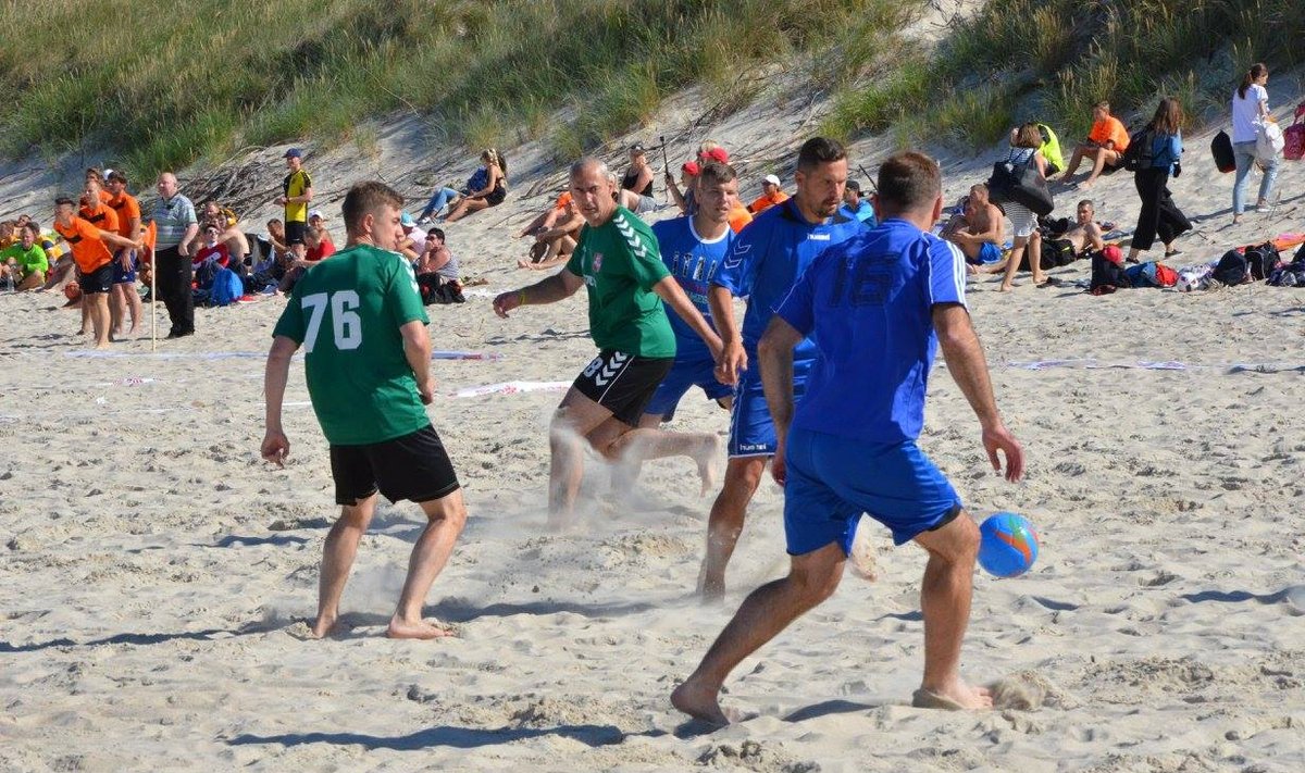 Paplūdimio futbolo turnyras Klaipėdoje (Organizatorių nuotr.)
