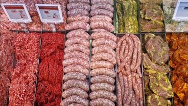 Šviežumas be kompromisų: mėsos technologas patarė, kaip atskirti tikrai šviežią mėsą ir įvardijo svarbų „Iki“ pranašumą