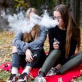 Išsiaiškino, kokie paaugliai vartoja elektronines cigaretes ir kas veiksmingiausiai tam užkirstų kelią