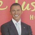 JAV prezidento 50-mečio proga vaškinei B. Obamos skulptūrai užrištas naujas kaklaraištis
