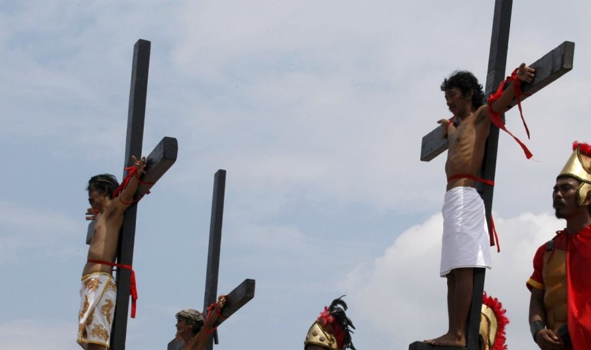 Filipinuose – kruvinos nukryžiavimo ceremonijos