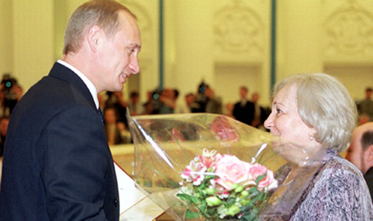 Tatjana Lioznova ir Vladimiras Putinas 2000 m. wikipedia.org. nuotr.