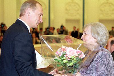 Tatjana Lioznova ir Vladimiras Putinas 2000 m. wikipedia.org. nuotr.