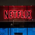 „Netflix“ ruošia staigmeną savo klientams: netrukus atidarys fizines parduotuves – jau paskelbė, ką ten pardavinės