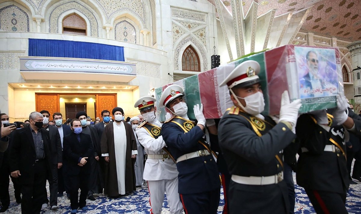 Irane vyksta nužudyto branduolinės programos mokslininko laidotuvės