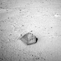 „Curiosity“ Marse rado piramidės formos akmenį