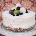 Pavasarinis „Raffaello“ tortas, kuris nesugadins kūno linijų, – puikiai tiks kitokiam Velykų stalui