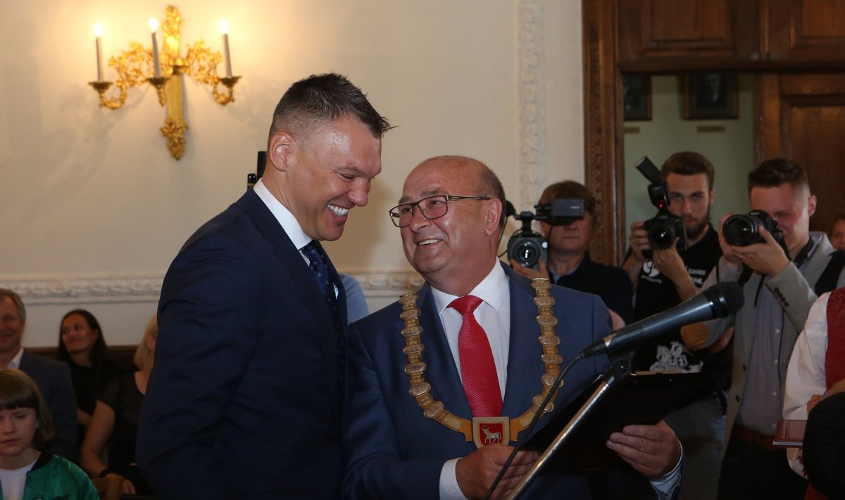 Šarūnas Jasikevičius with the mayor of Kaunas