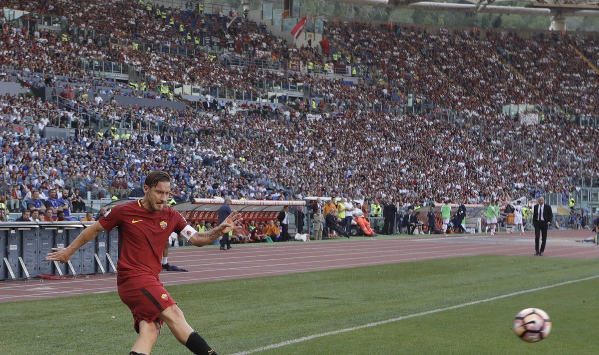 F. Totti paskutinės rungtynės vilkint „Roma“ marškinėlius