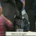 Per spaudos konferenciją Europos centrinio banko vadovą užsipuolė moteris