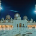 Strateginė Abu Dabio mečetė – šviesos ir marmuro simfonija
