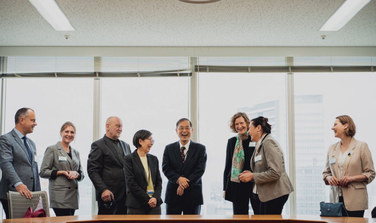 Susitikimas su Tošibos tarptautinio fondo prezidentu Keisuke Omori ir vyriausiąja programų vadove Mariko Kuwayama