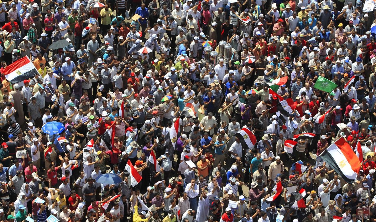 Musulmonų brolijos rėmėjai renkasi Tahriro aikštėje