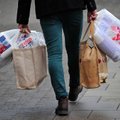 Ketina apmokestinti plastikinius maišelius: mokesčiu skatins keisti įpročius