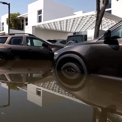 Po didžiulių potvynių ekspertai Dubajui numato „neprognozuojamus“ reiškinius