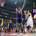 „Lakers“ pralaimėjo Los Andželo klubų derbį ir Vakaruose nukrito į devintą vietą