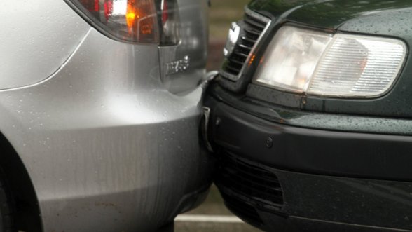 Patarė, kaip teisingai užpildyti eismo įvykio deklaraciją po smulkios avarijos