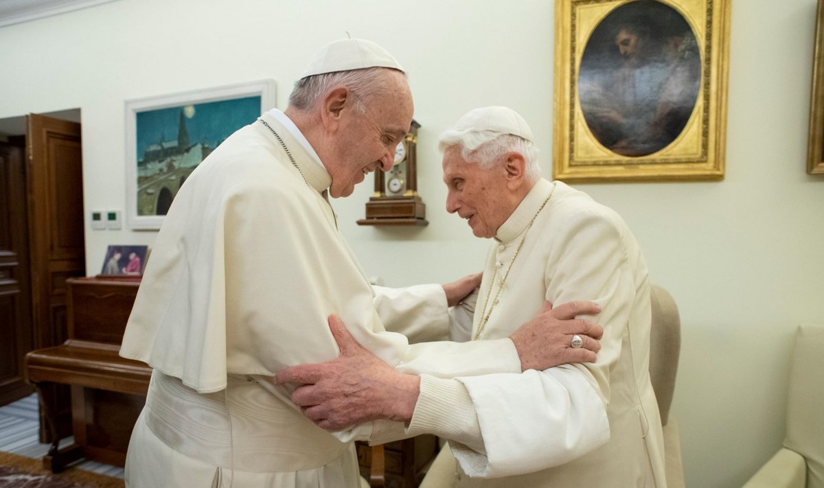Popiežius Pranciškus ir buvęs popiežius Benediktas XVI